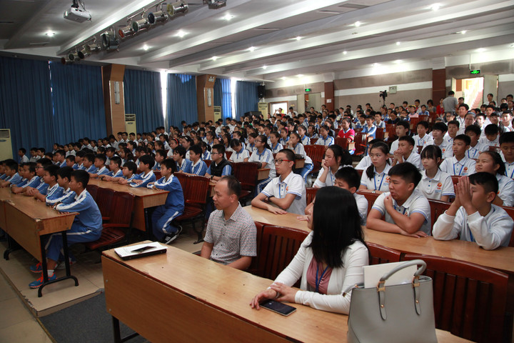 03.ͼΪѧУ����ʵ�鲿���ٶ���ʦ��ר����־��������