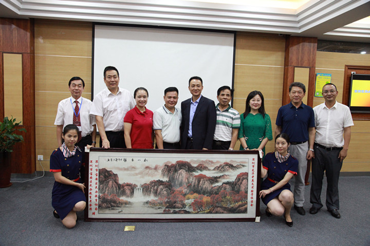 ������������Э��һ�����п���������Ӣ��ʵ��ѧУ�������ʻ���ɫ