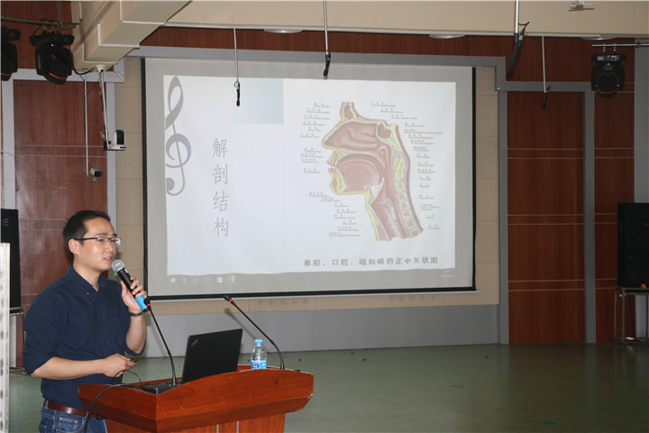 ������Ӣ��ѧУ��ר�ҽ�������������ɤ��