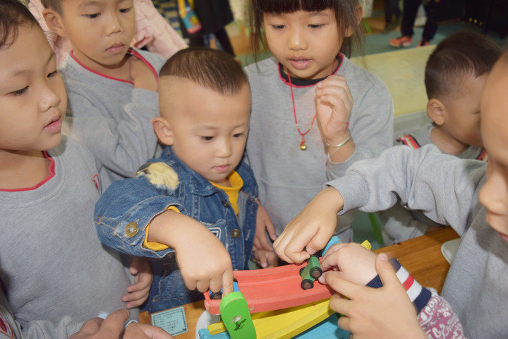 СС���ֶ������İ� �������깬С�������������׹�Ħ������