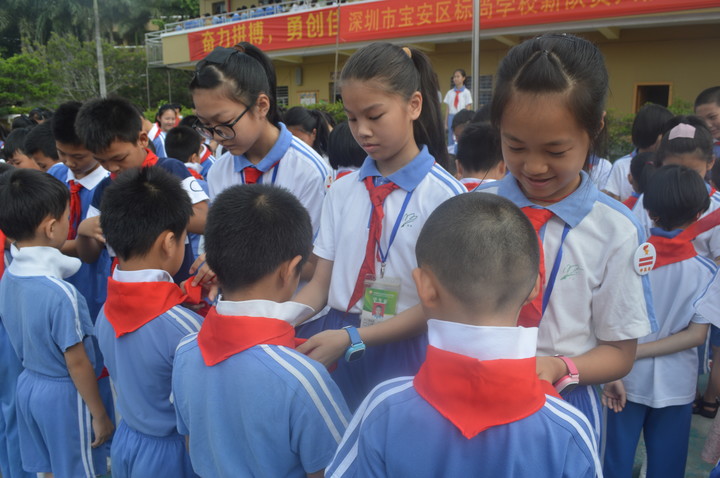 ���������   ͯ��ϲӭʮ�Ŵ󡪡�����ѧУ�����¶�Ա�����ʽ