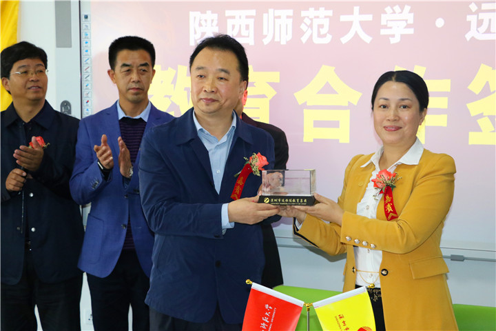 ����BOB���Ž������ź�����ʦ����ѧ���н�������ǩ����ʽ