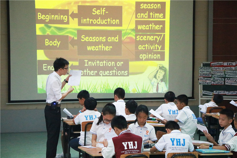 ��˸����Ӣ������ڹ�����Ӣ��ѧУԲ����Ļ