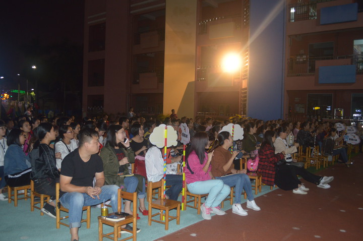 �Ķ�������������    �������ന԰�ҳ�ѧУר�⽲��С��