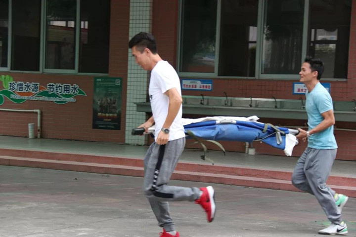 ��չ��������������Ӧ����������������������Ӣ��ʵ��ѧУ���������徲��ɢ����