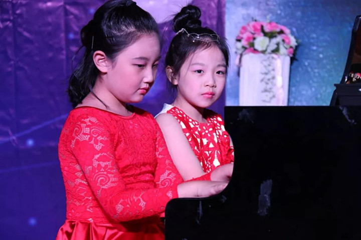 �����޼��������������� ����������Ӣ����ѧ������ɳ���˶��ֳɾ���