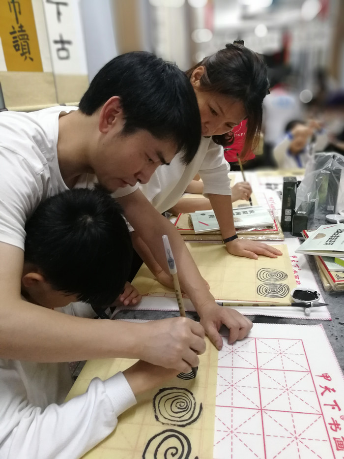 ����ͬ������У������������Ӣ�ġ��ҳ����š�������ɫ