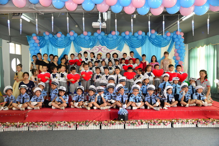 �����������֡���鹲������                 ����BOB���Ż�԰�׶�԰�а�������һ�߸ж��»����˶�