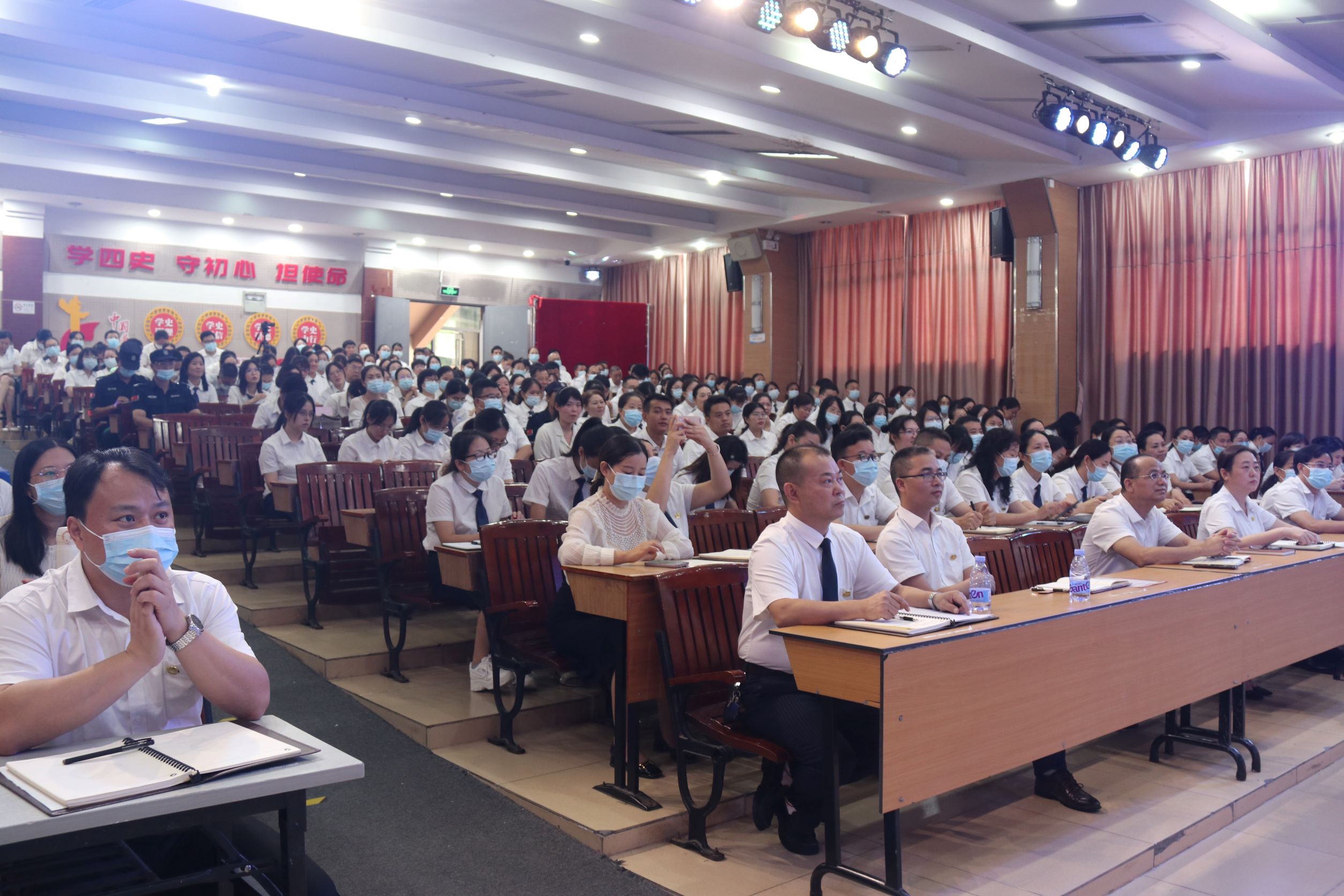 פ���Զ������������������������ѧ�꿪ѧ��ְ����Ὺ��ƪ