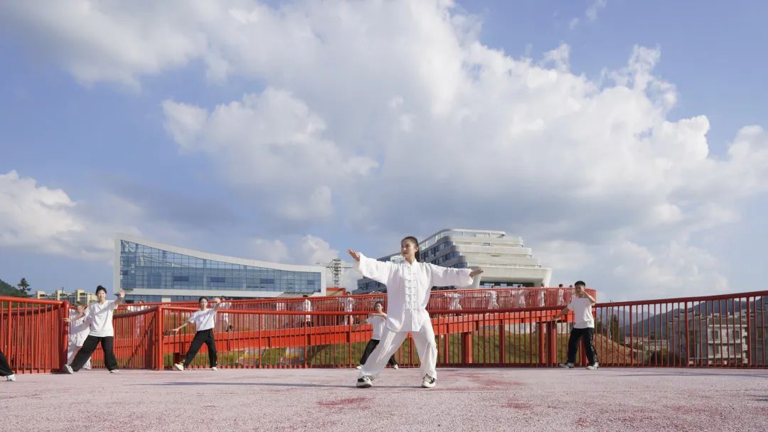 BOB��������Ӫ������Ӫ������̫�����¹ھ�Ƚǧ�����潻��