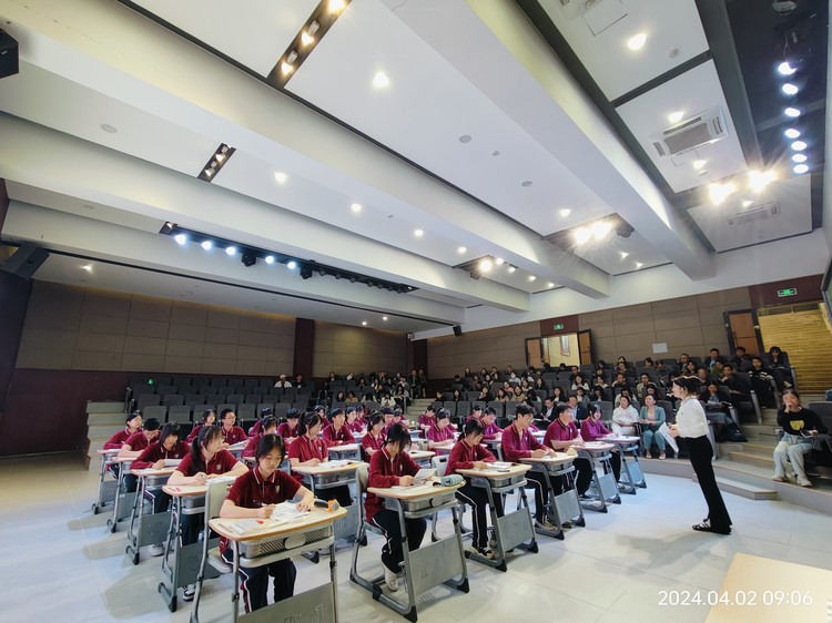 ��������|ѧ���к� ����Ѿ�  ������������һӢ������˶���BOB����ѧУ����