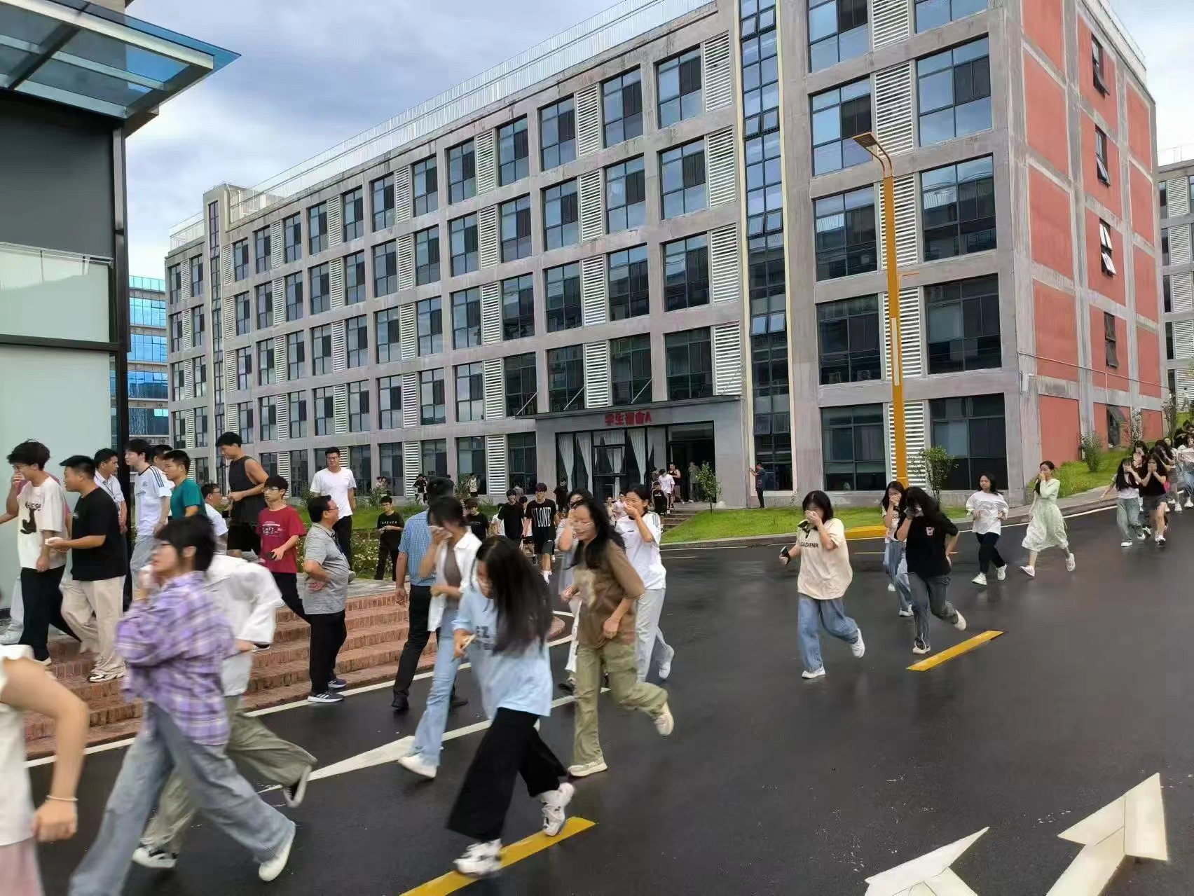 ����Ӧ��ʼ�������徲��������� || ��У�ֳɾ����＾������������